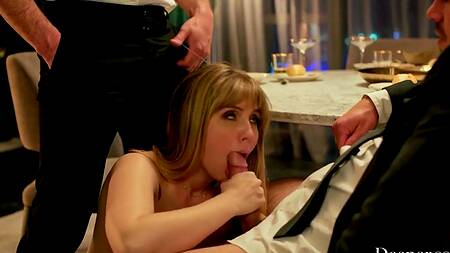 Lena Paul встречается с двумя, с двумя же и ебется