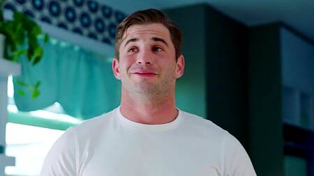 Зрелая Lexi Luna давно не ебалась, но сантехник это исправляет