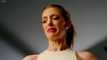 Спортивная милфа в роли тренерши скачет на черном члене