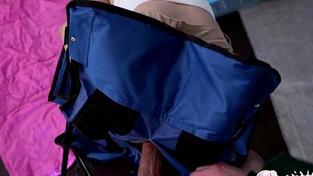 Ролевые игры с жопастой красоткой Penelope Kay в палатки