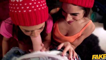 Приваленные елкой подруги отдаются другу в киски, благодаря его