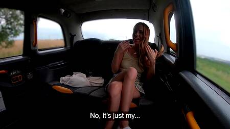 Рыжей девушке Holly Molly захотелось секса с таксистом