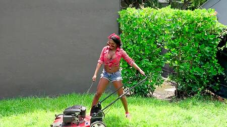 Помог черной соседке и страстно её трахнул