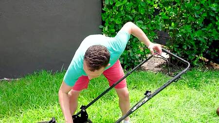 Помог черной соседке и страстно её трахнул