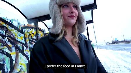 Подцепил блонду на остановке и выебал её за деньги