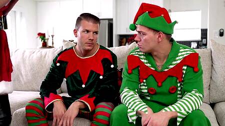 Пасынки на рождество трахают двух развратных мачех