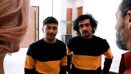 Муж быстро кончил, поэтому жена отдалась двум парням