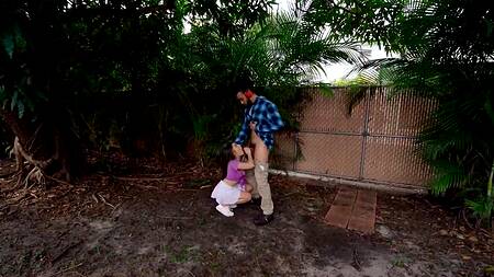 Внучка соблазняет черного садовника пока дед не видит