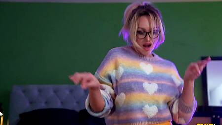 Помог подруге снять тикток и трахнул её толстым членом