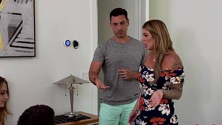 Отчим хочет трахнуть падчерицу, а пасынок мачеху