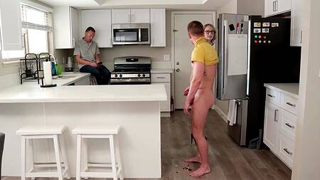 Мачеха ебется с пасынком, чтобы тот не трахал пироги