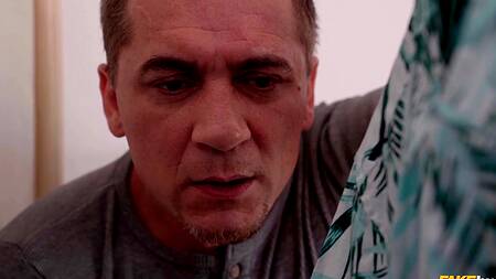 Посмотрел за Clea Gaultier в примерочной и трахнул её