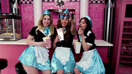 Пропустил кино, но зато трахнул трех работниц кинотеатра