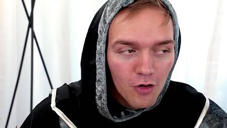 Настольная игра вогнала в тоску, нужно срочно заняться анальным сексом