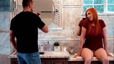Рыжая мачеха признается, что хочет член пасынка