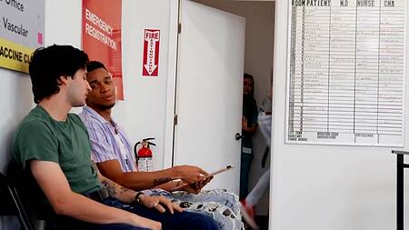 Азиатка медсестра ебется с неграми под предлогом сбора анализов