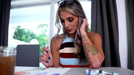 Складывает пазлы и попутно трахает жену и падчерицу