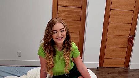 Сводная сестра закупилась анальными игрушками и отдалась брату