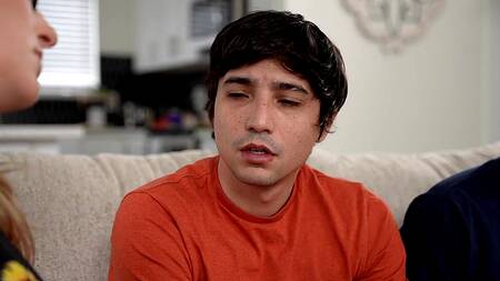 Молодым парням повезло с мачехами, они сосут и ебутся