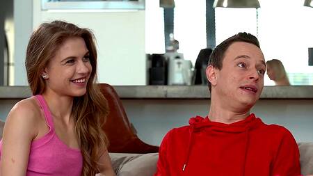 Полизал киску белокурой мачехи и трахнул сводную сестру