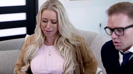 Пацаны учатся ебаться, трахая жарких мачех