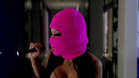 Воровка азиатка попалась и её поимел хозяин с другом