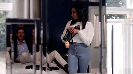 Развратная жена изменяет мужу с белокурой подругой