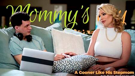 Уборка подождет, а вот крепкий член пасынка нет