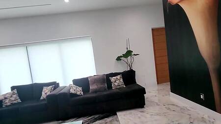 Счастливчик трахает двух зрелых подруг и кончает в блондинку