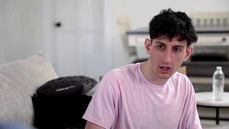 Связанный парень трахнул белокурую мачеху и сводную сестру