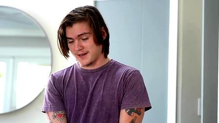 Хозяйский сын страстно ебет горничную азиатку