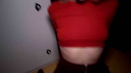 Показывает сиськи за деньги и идет к мужику ебаться