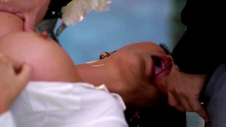 Выпили вина и выебали в два члена зрелую Jasmine Jae