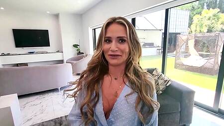 Мужик наслаждается сексом с блондинкой и рыжей милфой