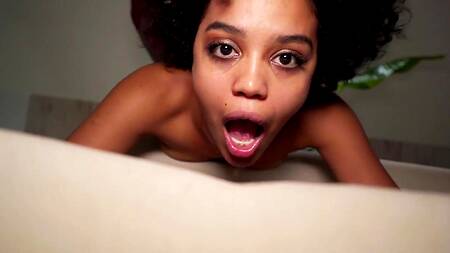 Худенькая негритянка согласна на секс за деньги
