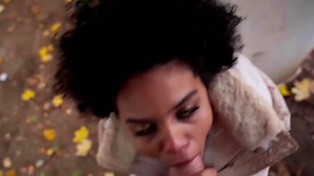 Худенькая негритянка согласна на секс за деньги