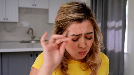 Азиат трахает грудастую сводную сестру и репетиторшу