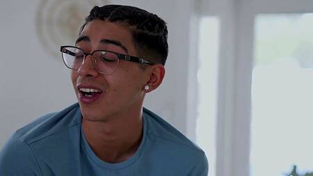 Пацан уже не девственник, ему дала мачеха