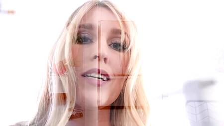 Нарядил дом к празднику и трахнул мачеху твердым членом