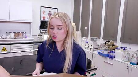 Больной после операции трахает докторшу и медсестру