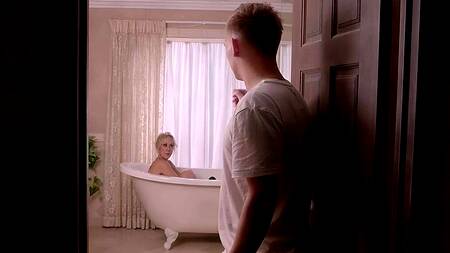 Зрелые красотки заводят молодых любовников и кончают