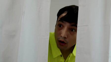 Черная медсестра с белой коллегой трахаются с пареньком