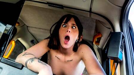 Клиент отменил заказ и шлюха трахнулась с таксистом