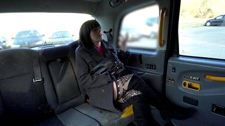 Клиент отменил заказ и шлюха трахнулась с таксистом