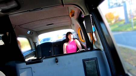 Клиент отменил заказ и шлюха трахнулась с таксистом