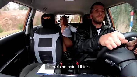 Сдал на права и трахнул сочную инструкторшу в машине