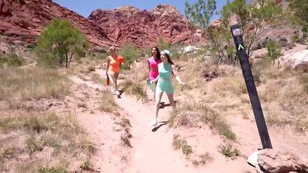 Сходит в поход с тремя подружками и трахнул их всех