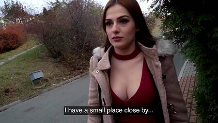 Рыжая девка в красном платье соглашается на секс за деньги