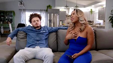 Зрелая негритянка расплачивается с негром сексом