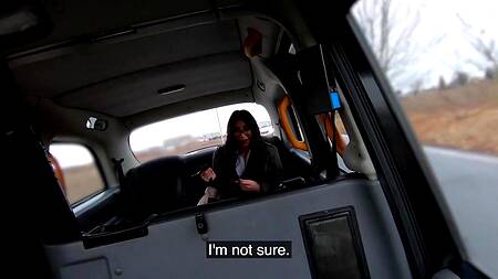 Продавщица секс игрушек жарко ебется с таксистом